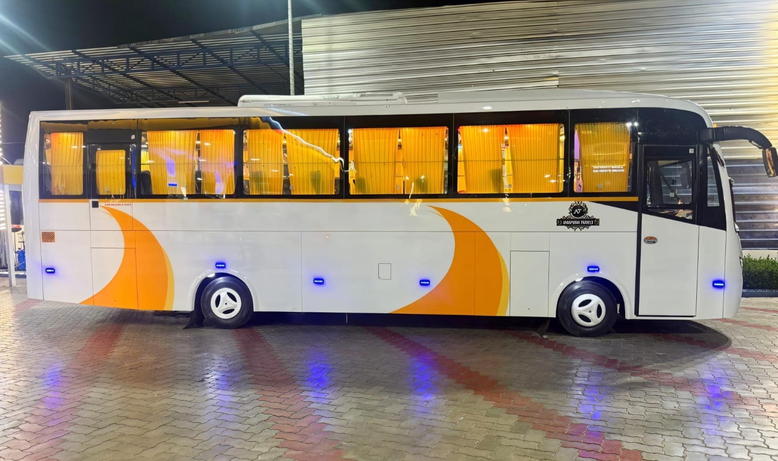 37-seater air suspension luxury coach real photo